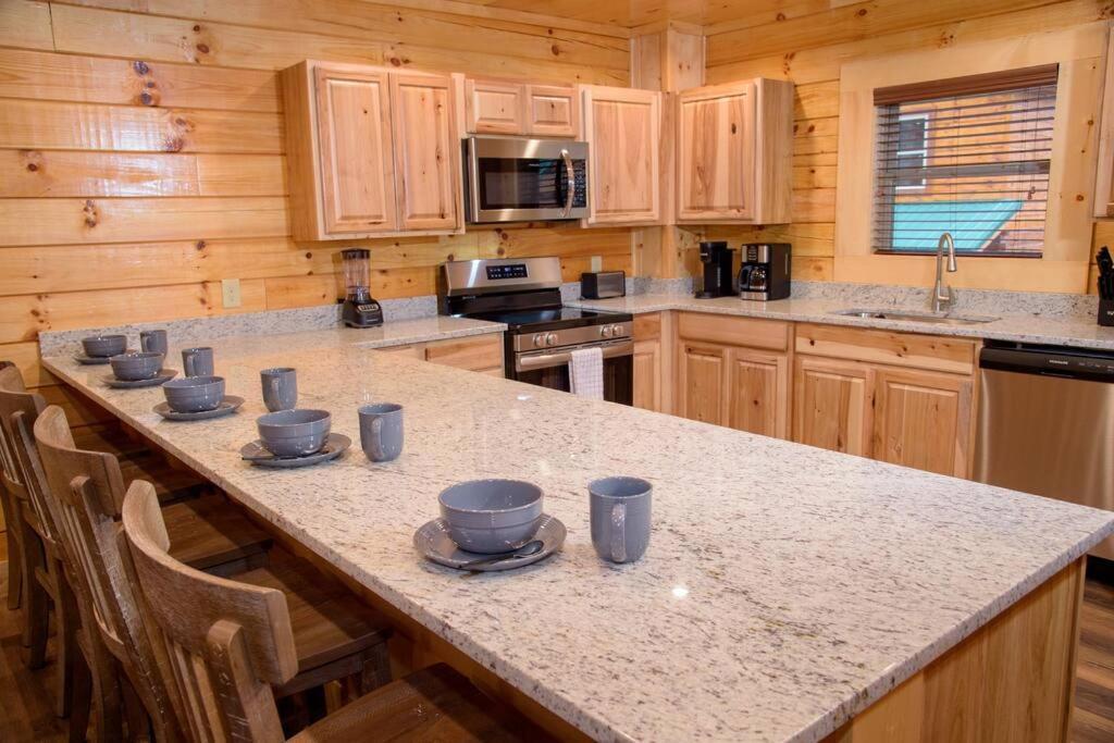 Spacious 2800 Sq Ft-Cozy Wood Cabin-New Build Pigeon Forge Dış mekan fotoğraf