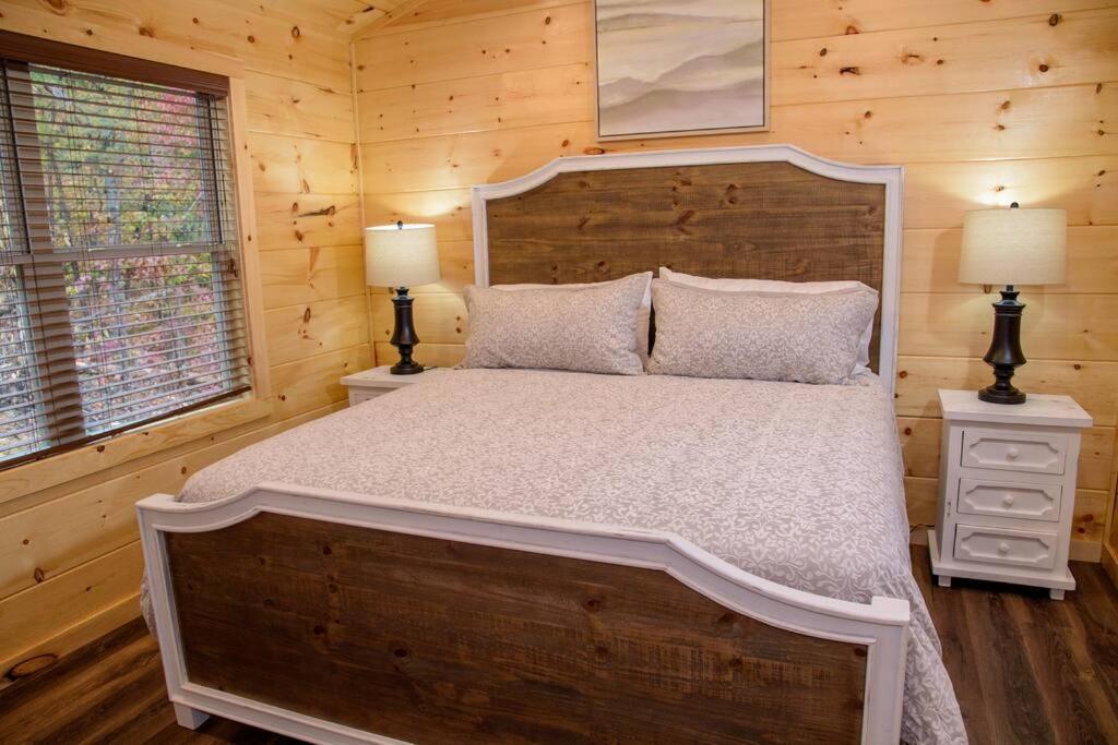 Spacious 2800 Sq Ft-Cozy Wood Cabin-New Build Pigeon Forge Dış mekan fotoğraf